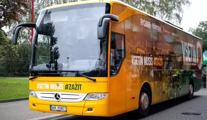 Kluci, počkejte! Vsetínští nechali oporu omylem na benzínce