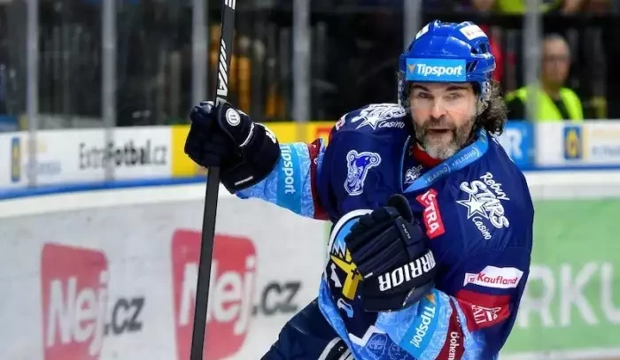 Jágr se v jednapadesáti letech vrátil na led a Kladno vedoucím Pardubicím pořádně zatopilo. Neskutečné! libují si spoluhráči
