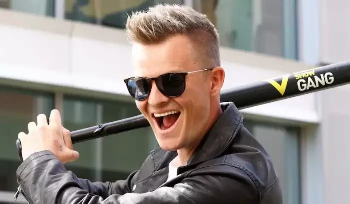 Když Kazma mluví, něco chystá. Jeho neobvyklá reklama na čaj vzbudila spekulace