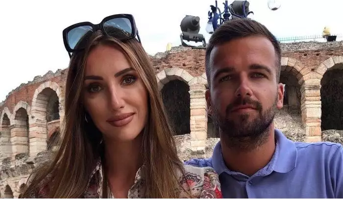 Taťáno, co to máš doma? Tři měsíce po svatbě vyrazil manžel Martin Pánek na Spartu do Skotska a údajně znásilnil šestnáctiletou dívku