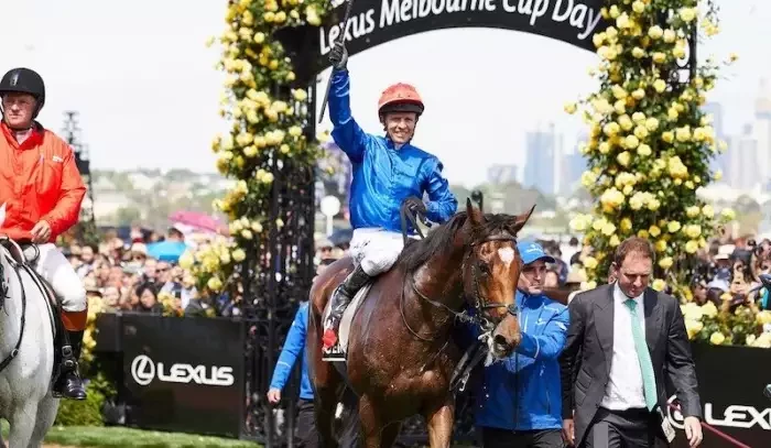 Z bezdomovce se stal milionář! Sázka za drobné přinesla pohádkové mění