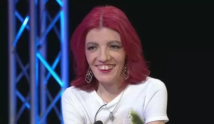 Shopaholic Adel řeší insolvenční tlaky i rodinné rozepře