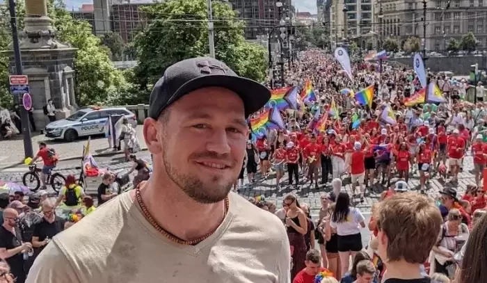 Duhová párty a temná realita: Prague Pride rozděluje národ