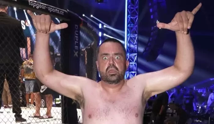 Novotný v base? Prý prázdniny s knihovnou, šachy a trochou klikování