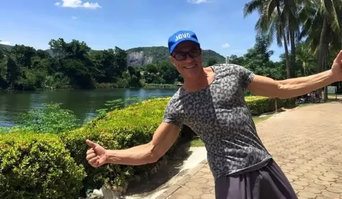 Při natáčení filmu Street Fighter v Thajsku bral Van Damme i deset gramů kokainu denně! směje se dnes slavný režisér