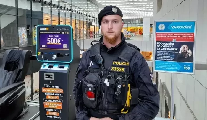 Mostečtí policisté rozkryli rozsáhlý investiční podvod: Mladíci lákali na zisk z kryptoměn a sázek