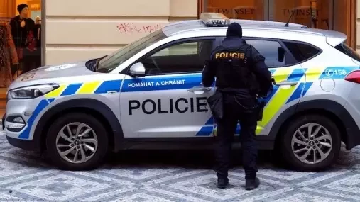 Opilý policista ze Smíchova napadl pět žen, jedna musela okamžitě na operaci